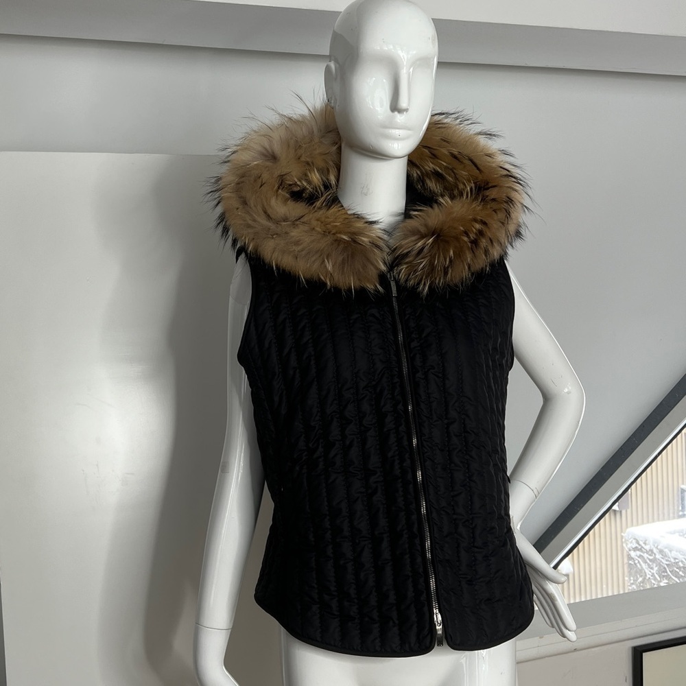 MaxMara Sz 44 / US 14 Raccoon Fur Trim Hood Quited Nylon Zip Vest Made in Italy